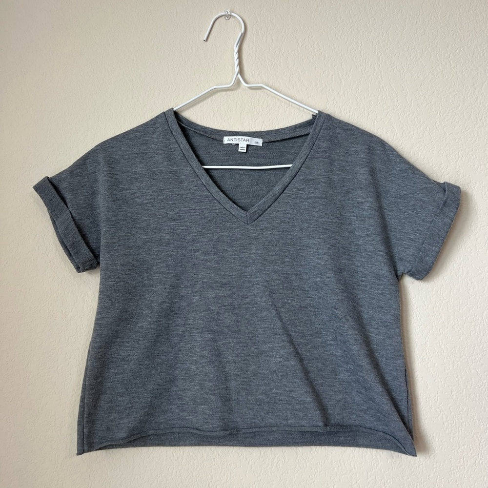 🤍Anistar Gray V-Neck Cropped Women’s Shirt- XS Adult